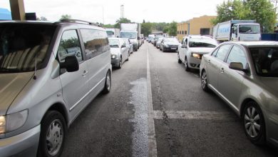 Колони от автомобили изчакват на Дунав мост- Русе